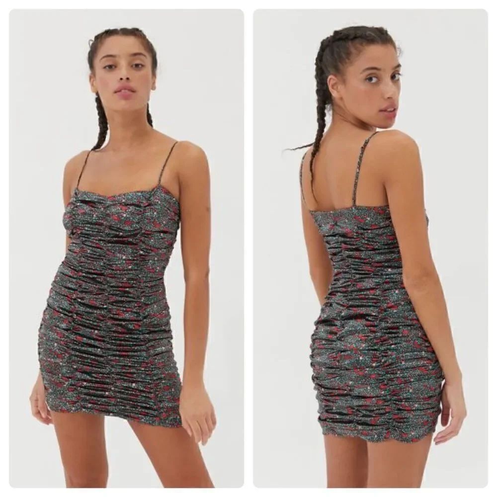 Urban Outfitters - Iris Satin Rushed Mini Dress 👗 Red Florals
